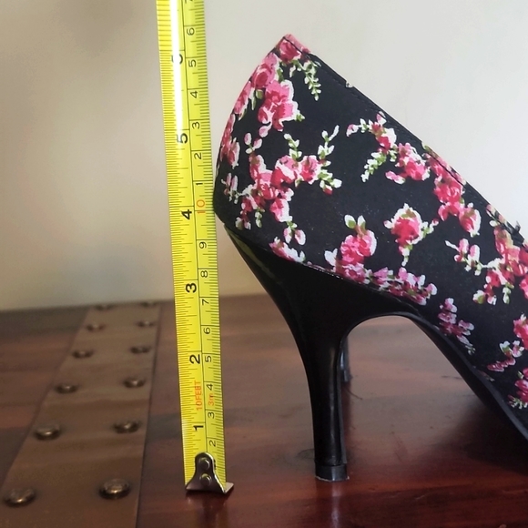Floral black classic pump - Picture 4 of 7